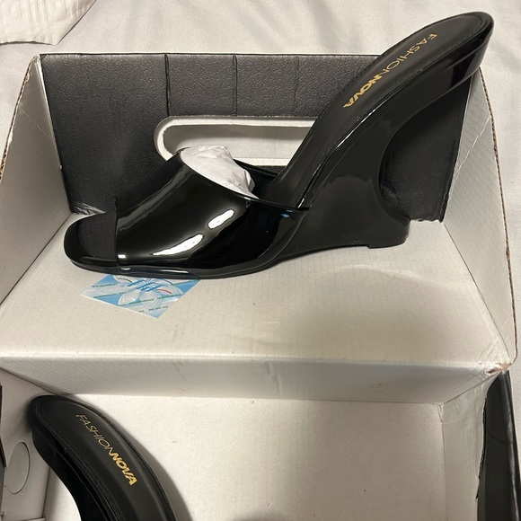 Fashion nova heels 🖤 - Picture 2 of 3